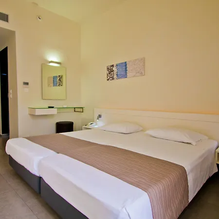 Atlantis Boutique Hotel 4*